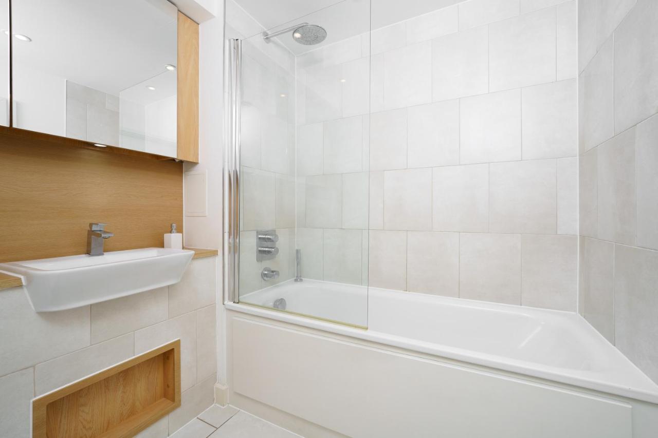 Stylish Fully-Equipped One Bedroom Apartment With Extra Sofa Bed, Free Secure Parking, Onsite Gym, 24Hr Security & Concierge Londres Extérieur photo