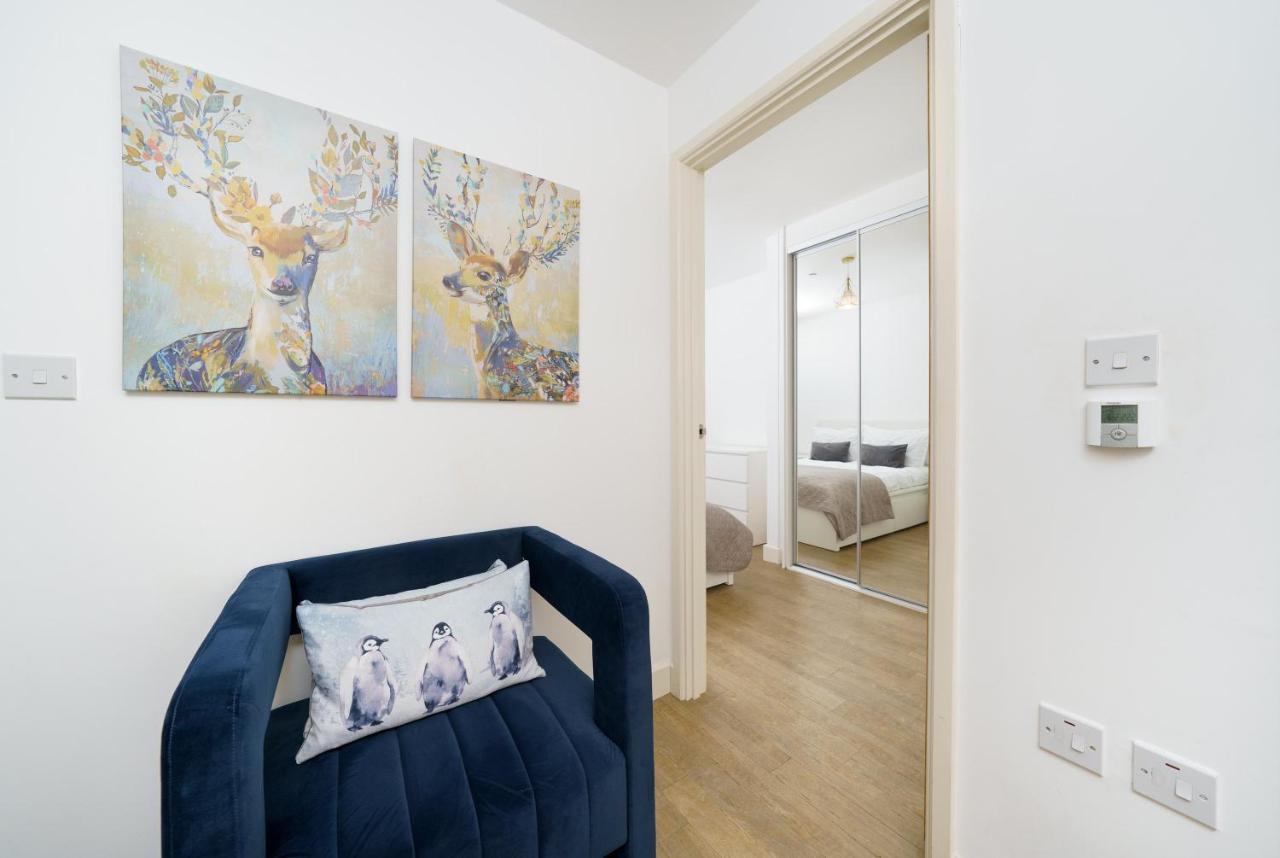 Stylish Fully-Equipped One Bedroom Apartment With Extra Sofa Bed, Free Secure Parking, Onsite Gym, 24Hr Security & Concierge Londres Extérieur photo