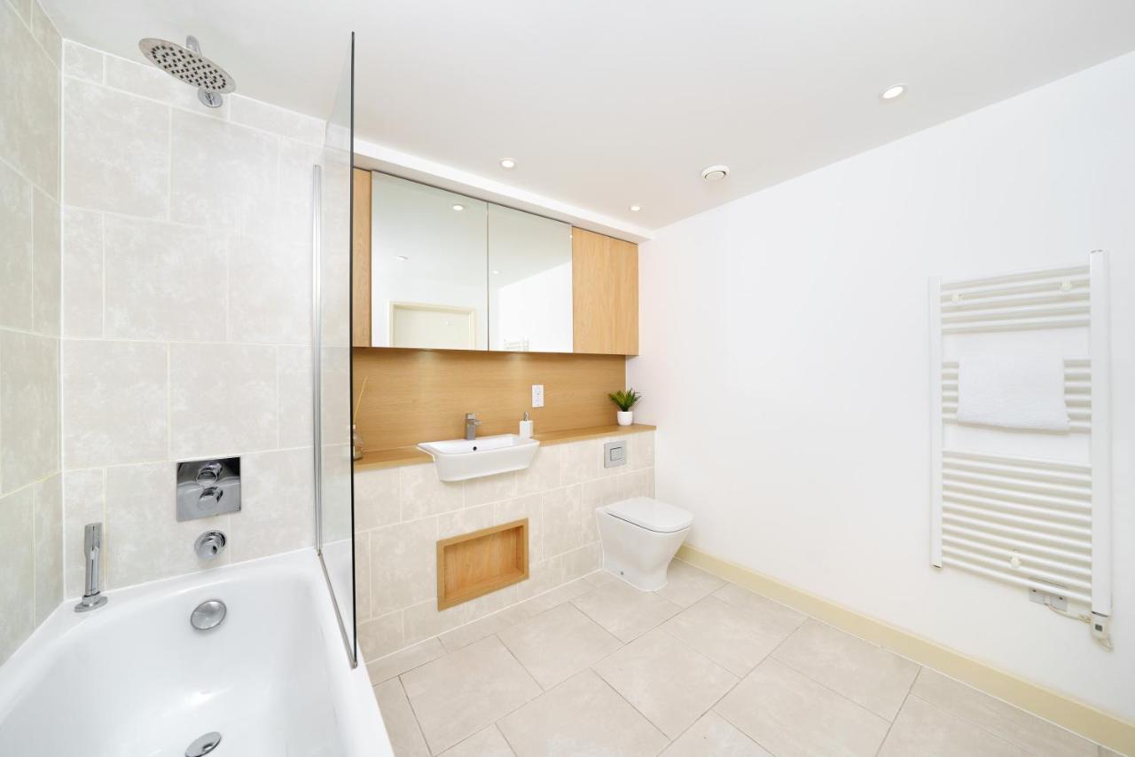 Stylish Fully-Equipped One Bedroom Apartment With Extra Sofa Bed, Free Secure Parking, Onsite Gym, 24Hr Security & Concierge Londres Extérieur photo
